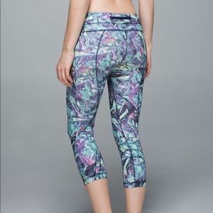 Lululemon Run: Inspire Crop II *All Full-On Luxtreme
Iridescent Multi